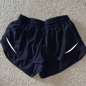 black lululemon hotty hot shorts